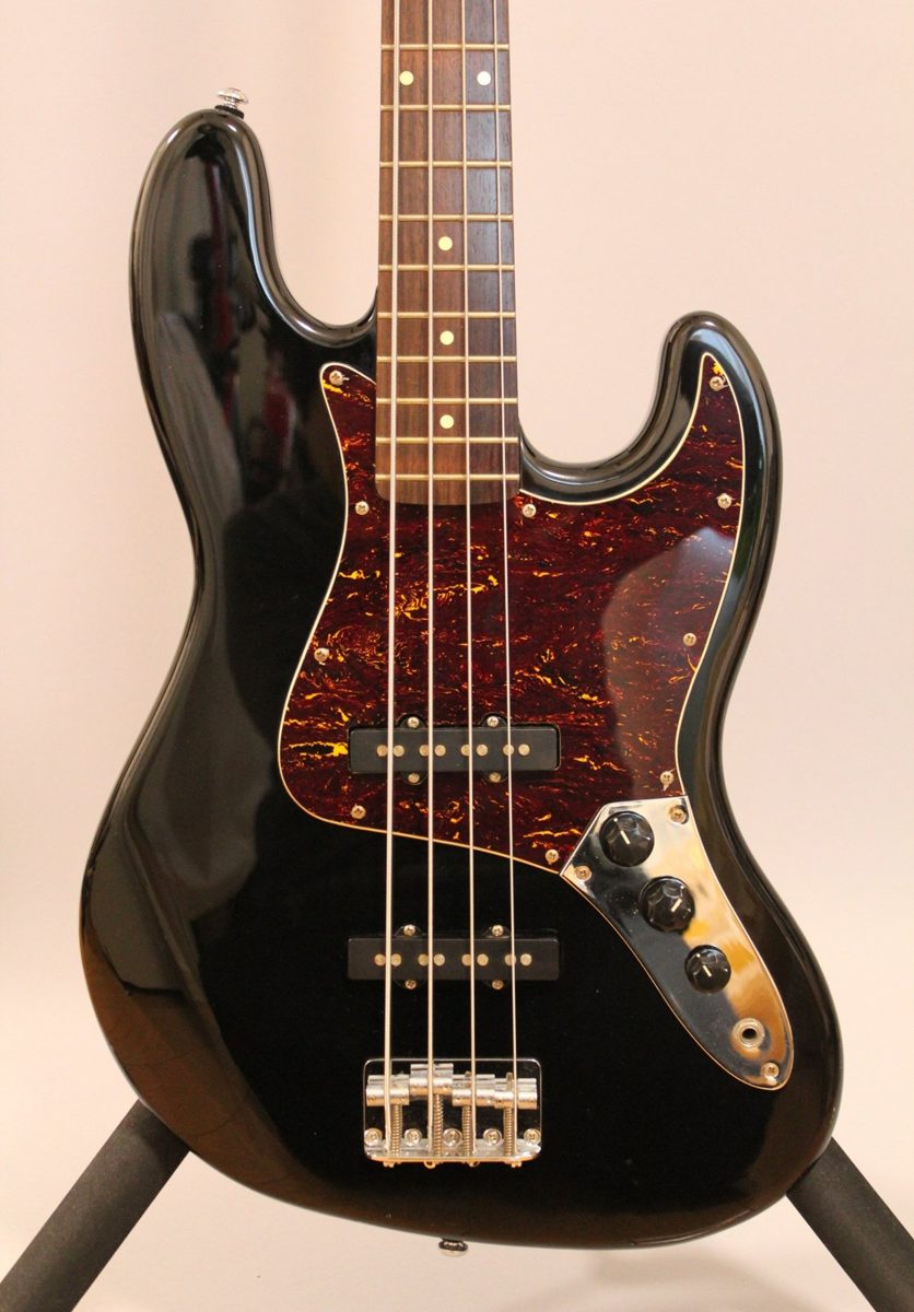 GrassRoots G-JB-47Rのボディ正面(黒)