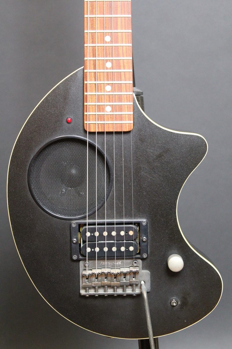 FERNANDES ZO-3芸達者 アンプ内蔵 ミニエレキギター ディストーション搭載
