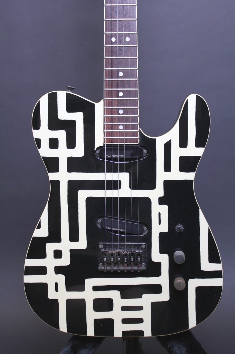 FERNANDES TE-95HT 布袋寅泰モデル ブラック×ホワイト 4.160kg ソフトケース付